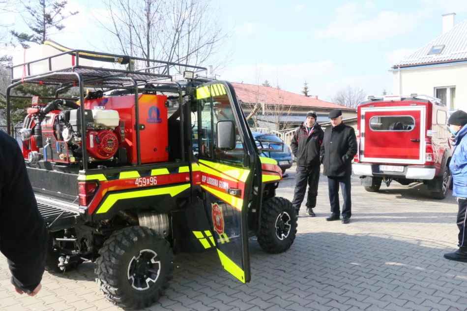 Druhowie z OSP Łososina Górna pochwalili się nowymi pojazdami strażackimi - zdjęcie 5