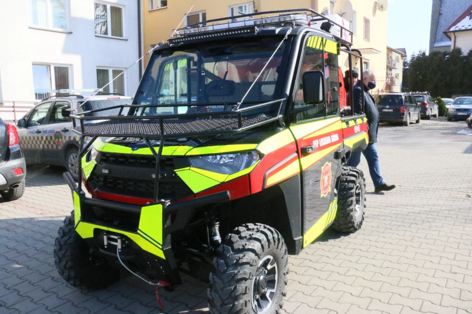 Druhowie z OSP Łososina Górna pochwalili się nowymi pojazdami strażackimi - zdjęcie 7