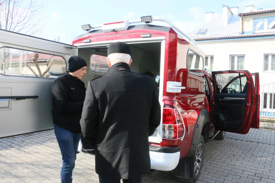 Druhowie z OSP Łososina Górna pochwalili się nowymi pojazdami strażackimi - zdjęcie 9