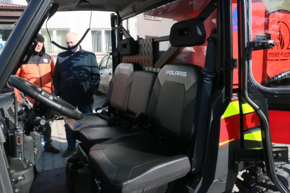 Druhowie z OSP Łososina Górna pochwalili się nowymi pojazdami strażackimi - zdjęcie 14