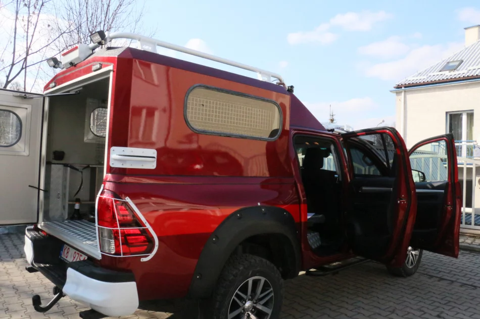 Druhowie z OSP Łososina Górna pochwalili się nowymi pojazdami strażackimi - zdjęcie 15