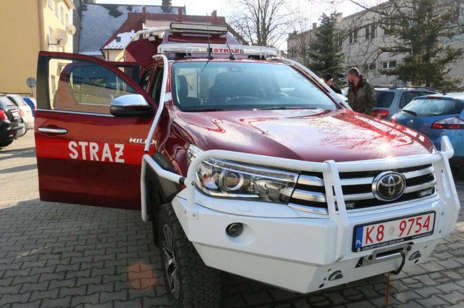 Druhowie z OSP Łososina Górna pochwalili się nowymi pojazdami strażackimi - zdjęcie 16