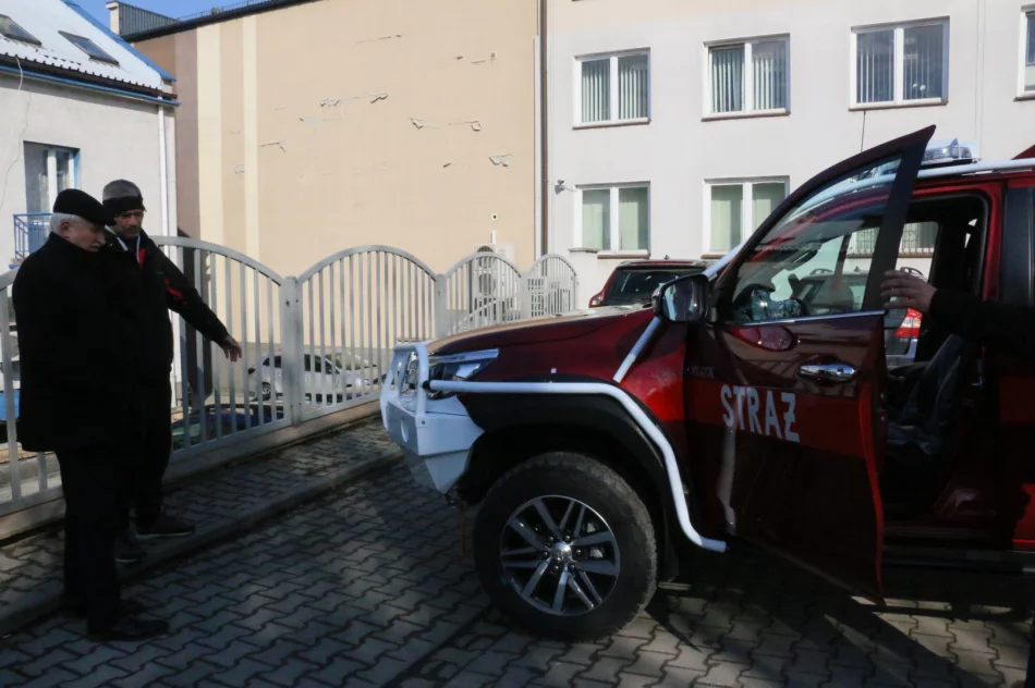 Druhowie z OSP Łososina Górna pochwalili się nowymi pojazdami strażackimi - zdjęcie 20