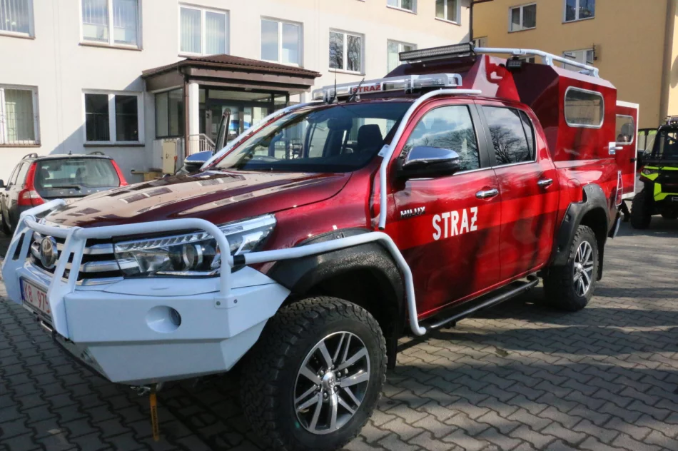 Pochwalili się nowymi pojazdami strażackimi - zdjęcie 4