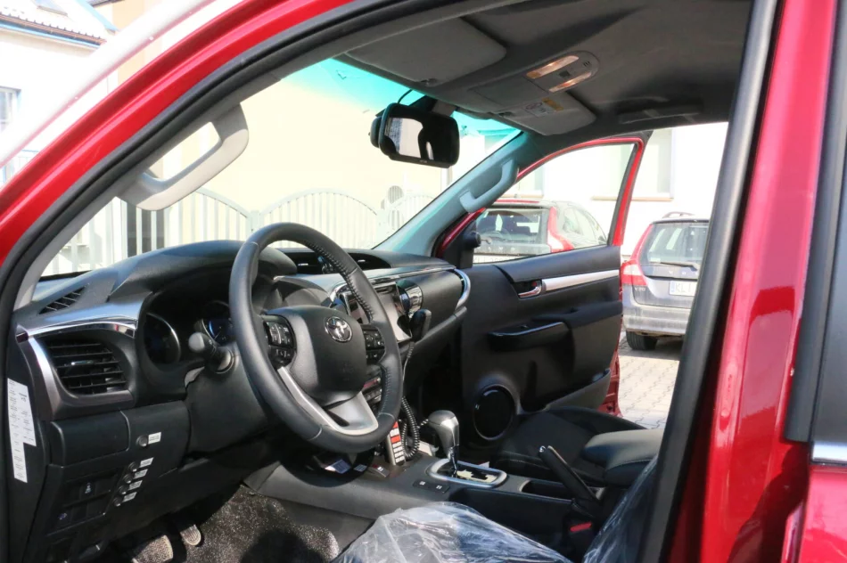 Pochwalili się nowymi pojazdami strażackimi - zdjęcie 6