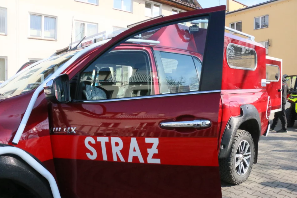 Pochwalili się nowymi pojazdami strażackimi - zdjęcie 7