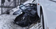 Zderzenie samochodu osobowego z autobusem - zdjęcie 3
