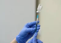 Ruszają zapisy na szczepienia dla osób w wieku 69 lat; potrwają trzy dni - zdjęcie główne