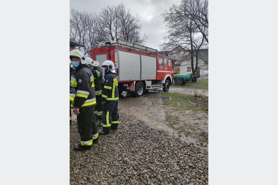Strażacy wezwani do pożaru w wielorodzinnym budynku - zdjęcie 3