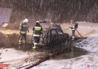 Spłonął samochód zaparkowany przed domem - zdjęcie główne