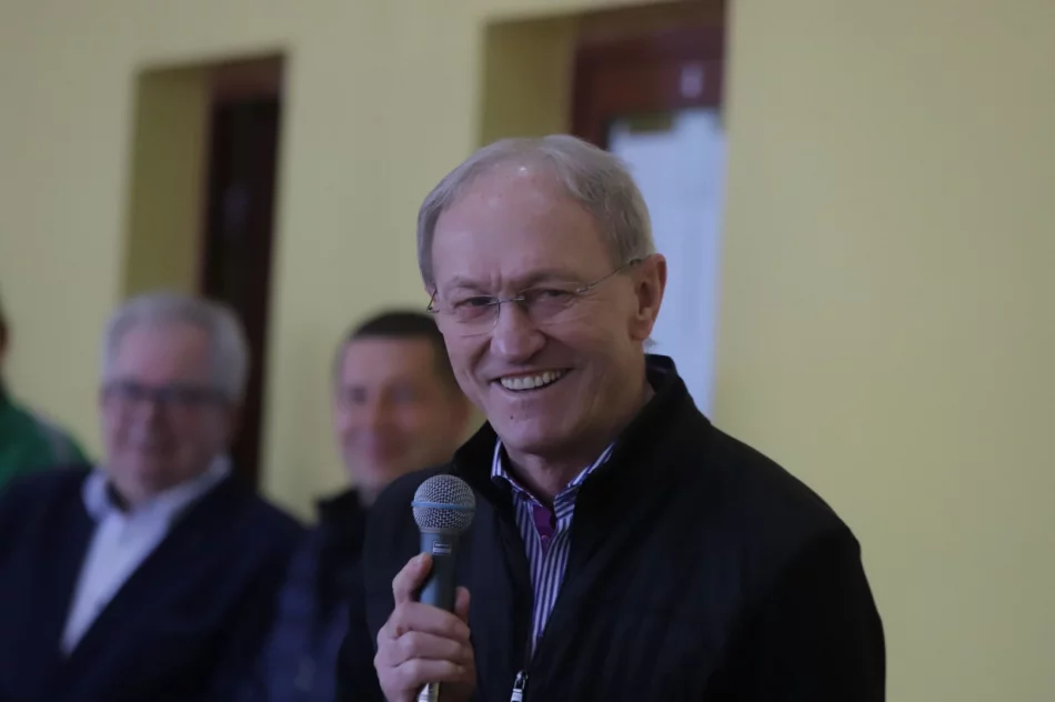 Znany polski trener w Tymbarku. Sprawił wielką radość młodym zawodnikom - zdjęcie 2