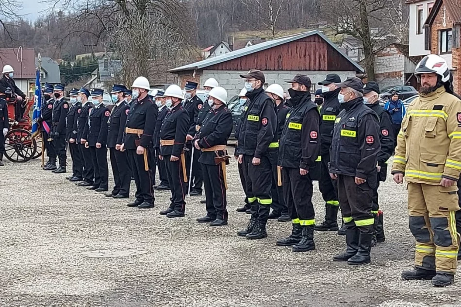 Oficjalne przekazanie i poświęcenie nowych pojazdów OSP w Łososinie Górnej - zdjęcie 5