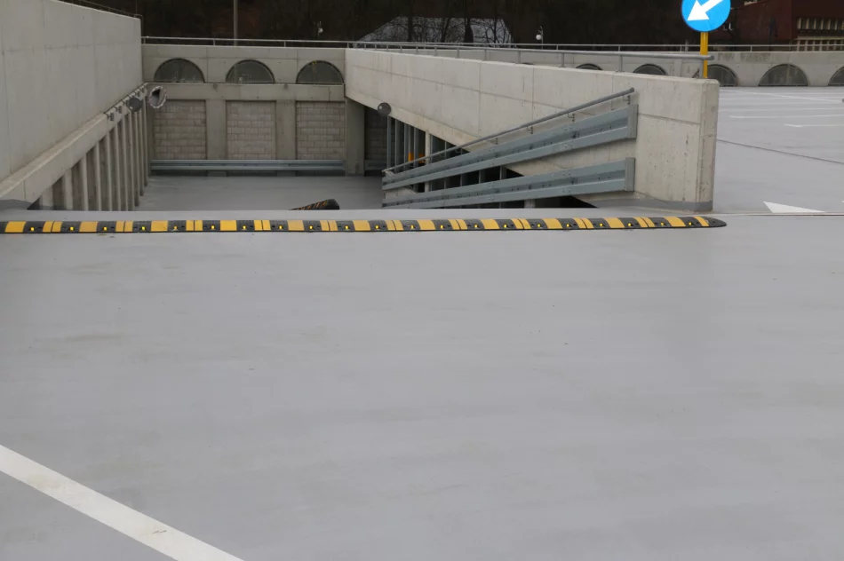 Parking przy Bazylice do dyspozycji kierowców ! - zdjęcie 17