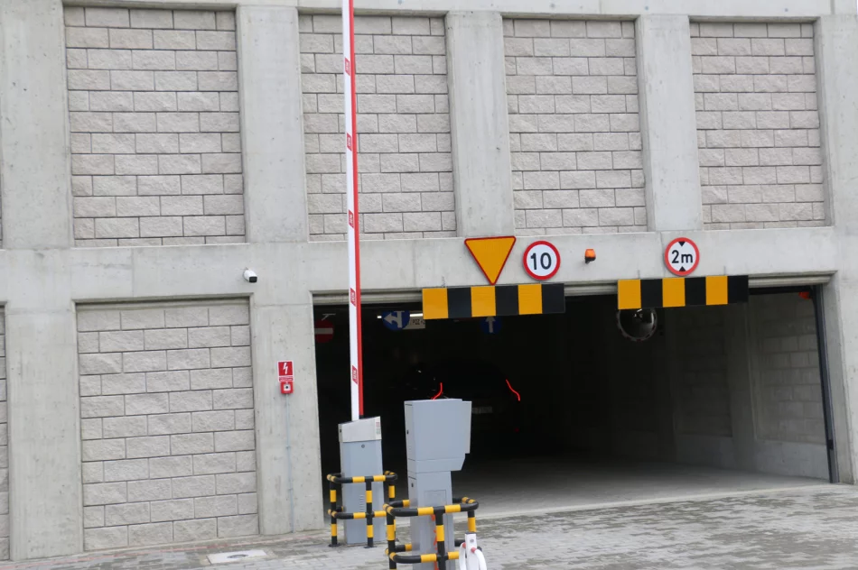 Parking przy Bazylice do dyspozycji kierowców ! - zdjęcie 7