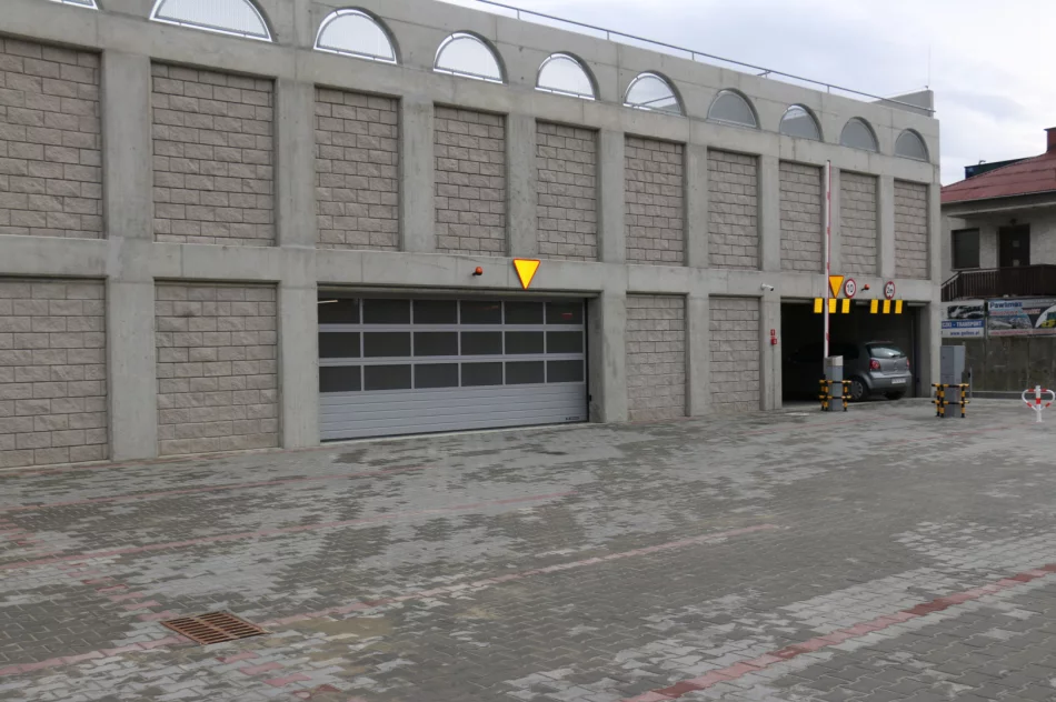 Parking przy Bazylice do dyspozycji kierowców ! - zdjęcie 14