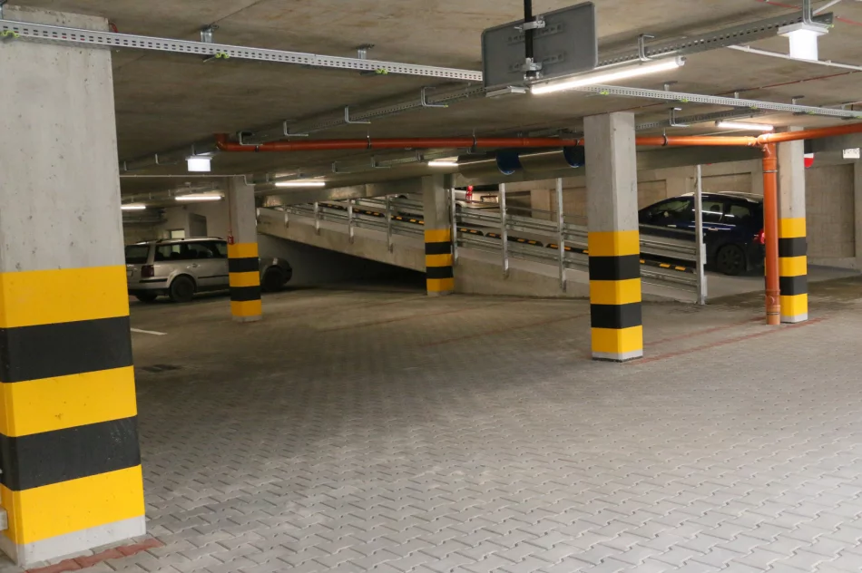 Parking przy Bazylice do dyspozycji kierowców ! - zdjęcie 6