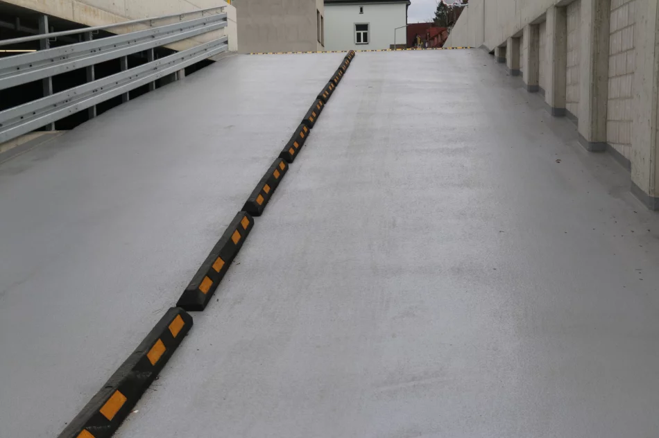 Parking przy Bazylice do dyspozycji kierowców ! - zdjęcie 3