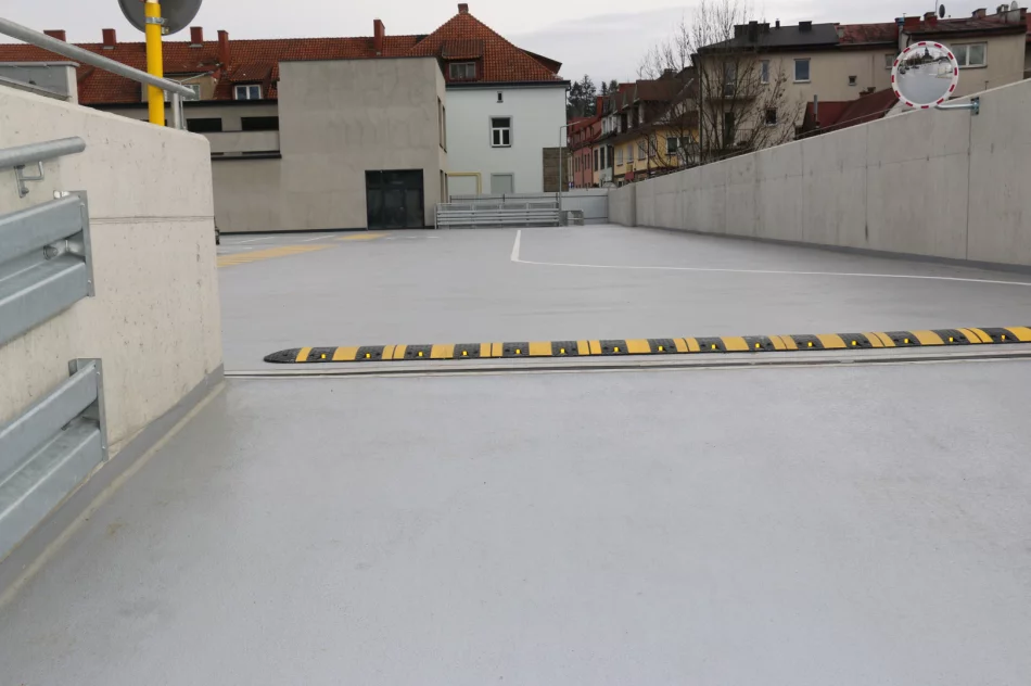 Parking przy Bazylice do dyspozycji kierowców ! - zdjęcie 4
