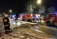 Nocny pożar budynku - zdjęcie główne