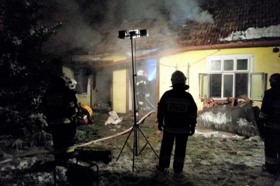 Nocny pożar budynku - zdjęcie 2