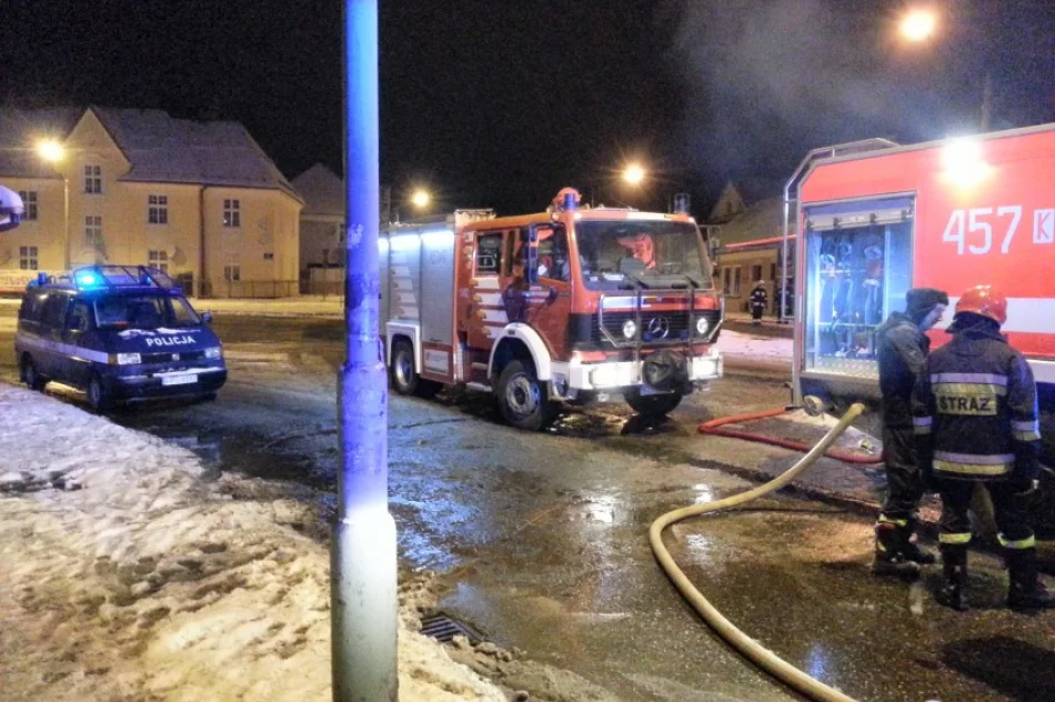 Nocny pożar budynku - zdjęcie 3