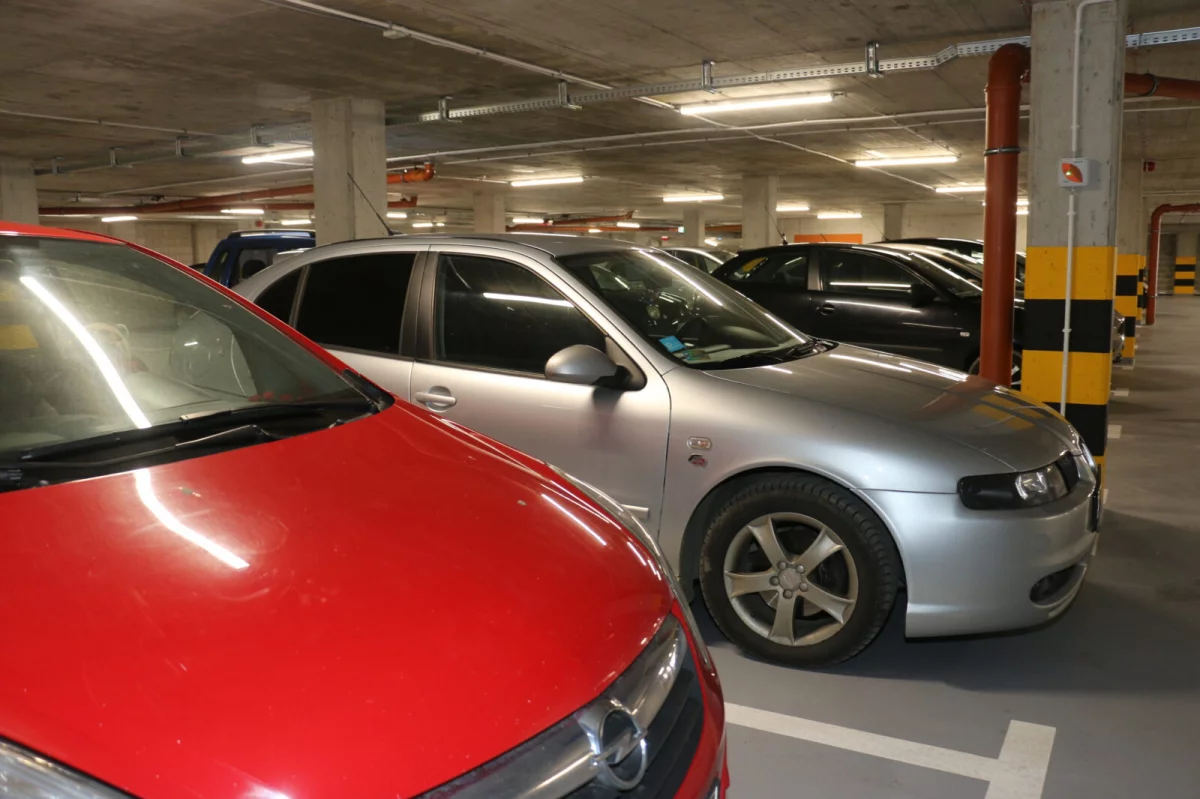 Nowy parking po raz pierwszy wypełnił się pojazdami