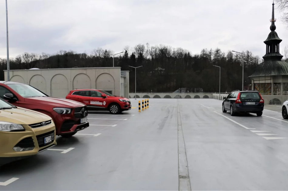 Nowy parking po raz pierwszy wypełnił się pojazdami - zdjęcie 3