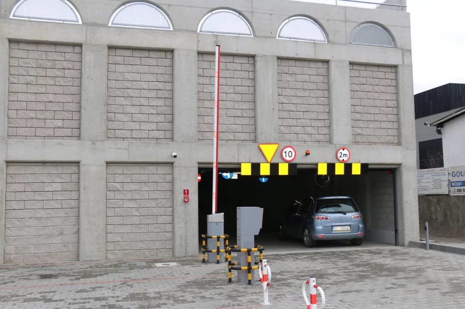 Nowy parking po raz pierwszy wypełnił się pojazdami - zdjęcie 8