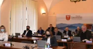 Radni procedowali nad bieżącymi sprawami powiatu - zdjęcie 2