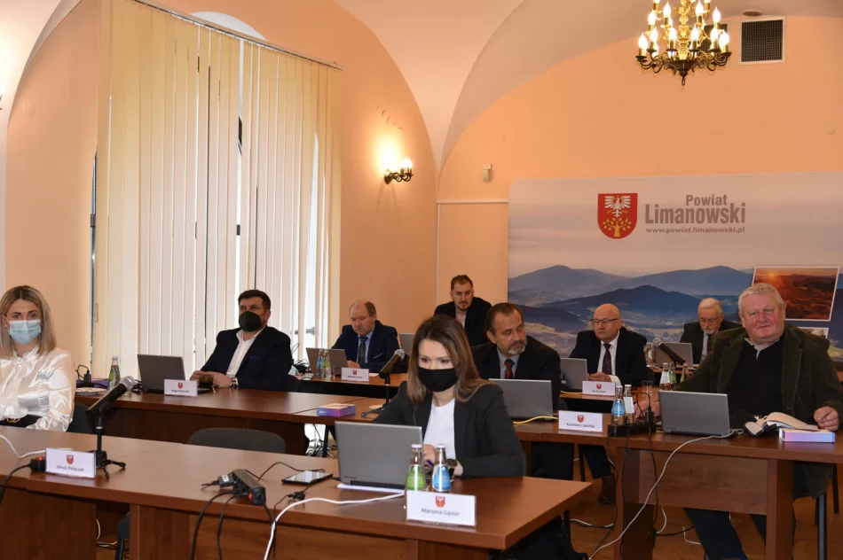 Radni procedowali nad bieżącymi sprawami powiatu - zdjęcie 2