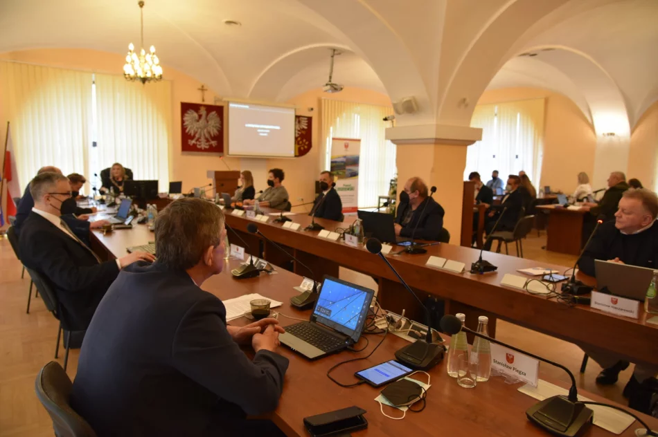 Radni procedowali nad bieżącymi sprawami powiatu - zdjęcie 4