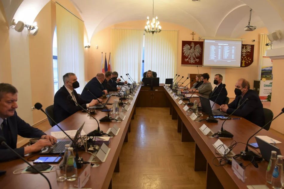 Radni procedowali nad bieżącymi sprawami powiatu - zdjęcie 6