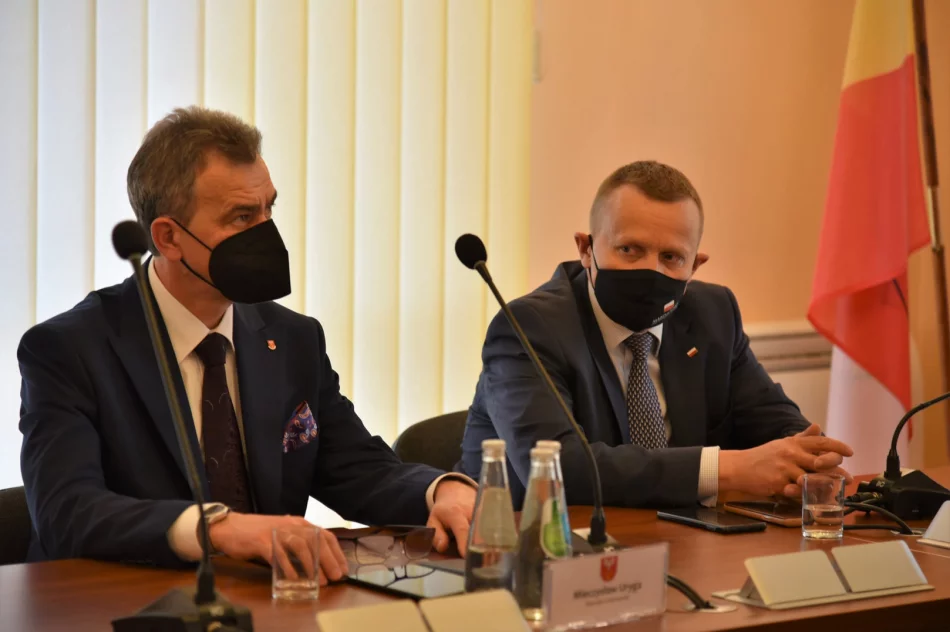 Radni procedowali nad bieżącymi sprawami powiatu - zdjęcie 7