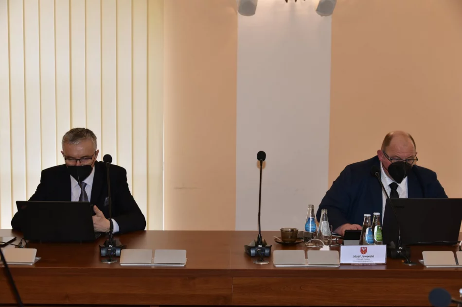 Radni procedowali nad bieżącymi sprawami powiatu - zdjęcie 8