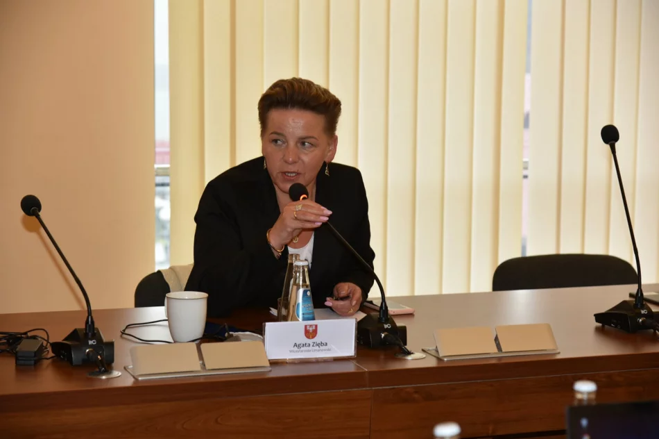 Radni procedowali nad bieżącymi sprawami powiatu - zdjęcie 9