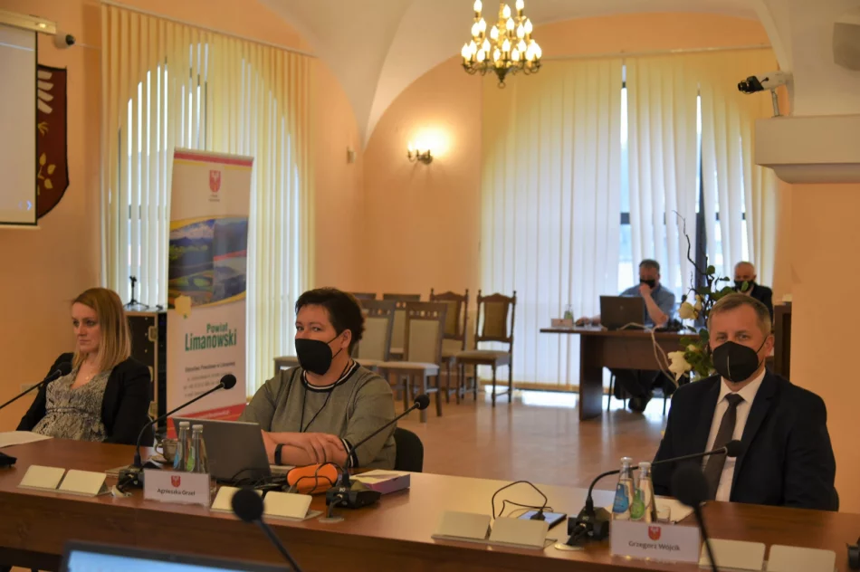 Radni procedowali nad bieżącymi sprawami powiatu - zdjęcie 10