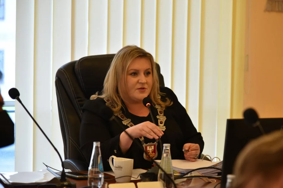 Radni procedowali nad bieżącymi sprawami powiatu - zdjęcie 12