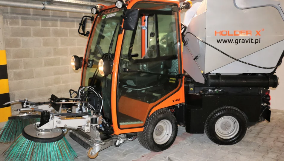 Maszyna komunalna zadba o utrzymanie czystości w mieście - zdjęcie 1
