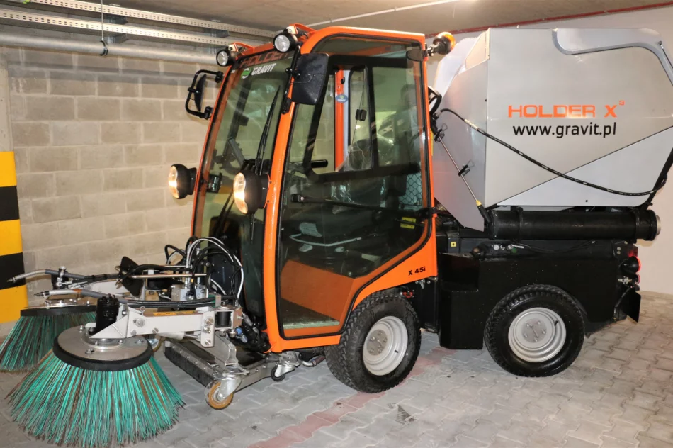 Maszyna komunalna zadba o utrzymanie czystości w mieście - zdjęcie 2