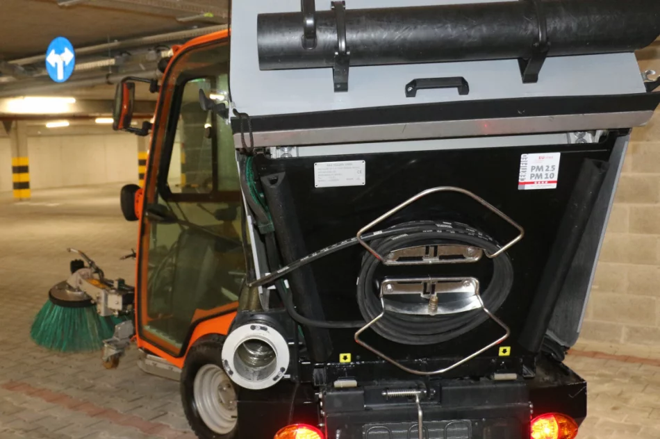 Maszyna komunalna zadba o utrzymanie czystości w mieście - zdjęcie 3