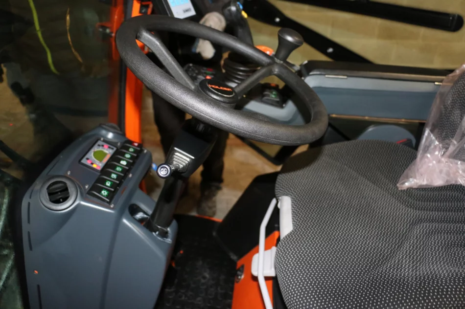 Maszyna komunalna zadba o utrzymanie czystości w mieście - zdjęcie 6