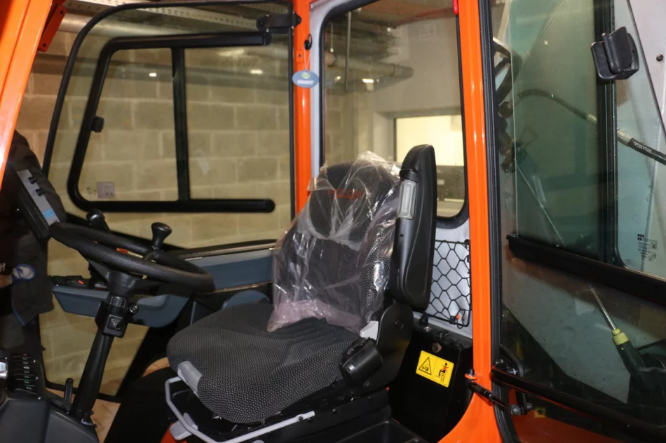 Maszyna komunalna zadba o utrzymanie czystości w mieście - zdjęcie 7