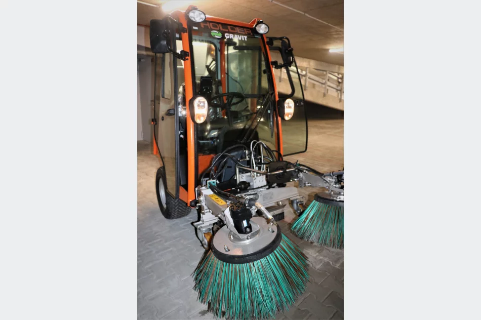 Maszyna komunalna zadba o utrzymanie czystości w mieście - zdjęcie 10