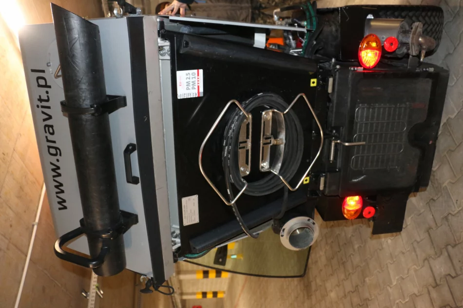 Maszyna komunalna zadba o utrzymanie czystości w mieście - zdjęcie 11