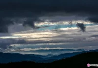 Uwaga na silny wiatr: w porywach ponad 90 km/h - zdjęcie główne
