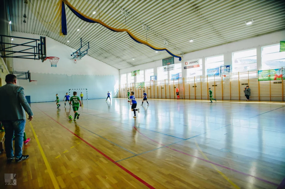 Turniej charytatywny w Tymbarku dla Marcinka Sporka. Wizyta znanego trenera Franciszka Smudy. - zdjęcie 2