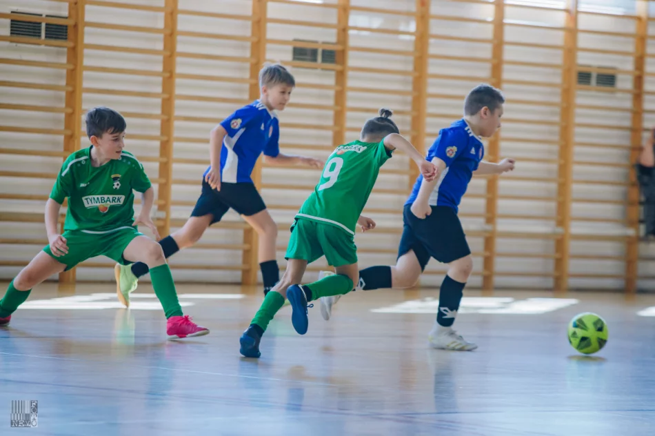 Turniej charytatywny w Tymbarku dla Marcinka Sporka. Wizyta znanego trenera Franciszka Smudy. - zdjęcie 17