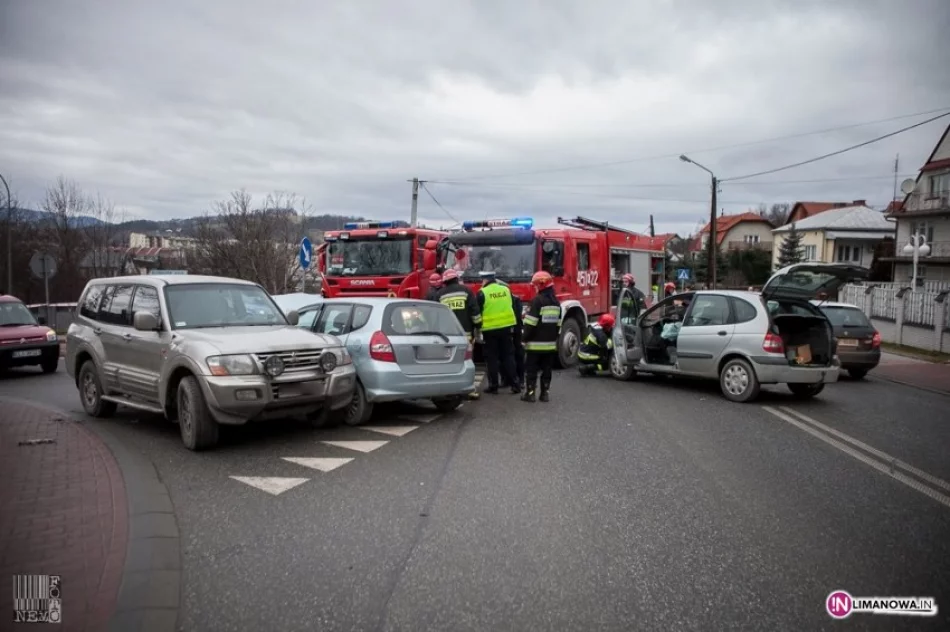Zderzenie trzech samochodów na 'krajówce' - zdjęcie 2