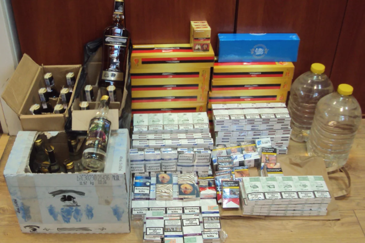 Nielegalne papierosy i alkohol ujawnione w sklepie spożywczym na Limanowszczyźnie