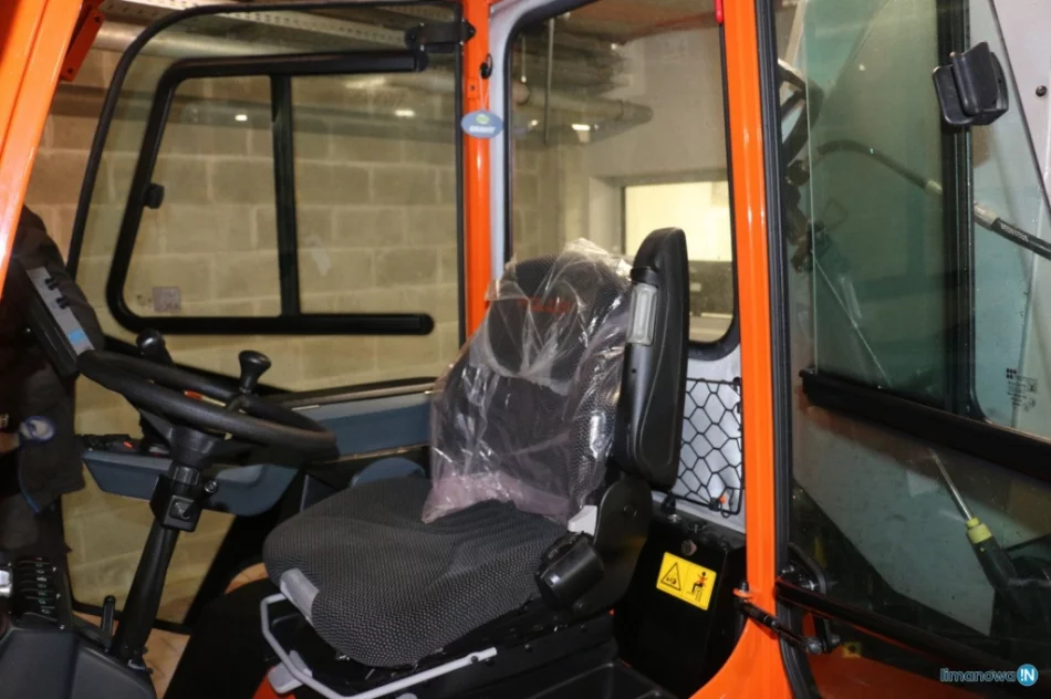 Miasto zaprezentowało maszynę komunalną - czteroletni pojazd za blisko 290 tys. zł - zdjęcie 3